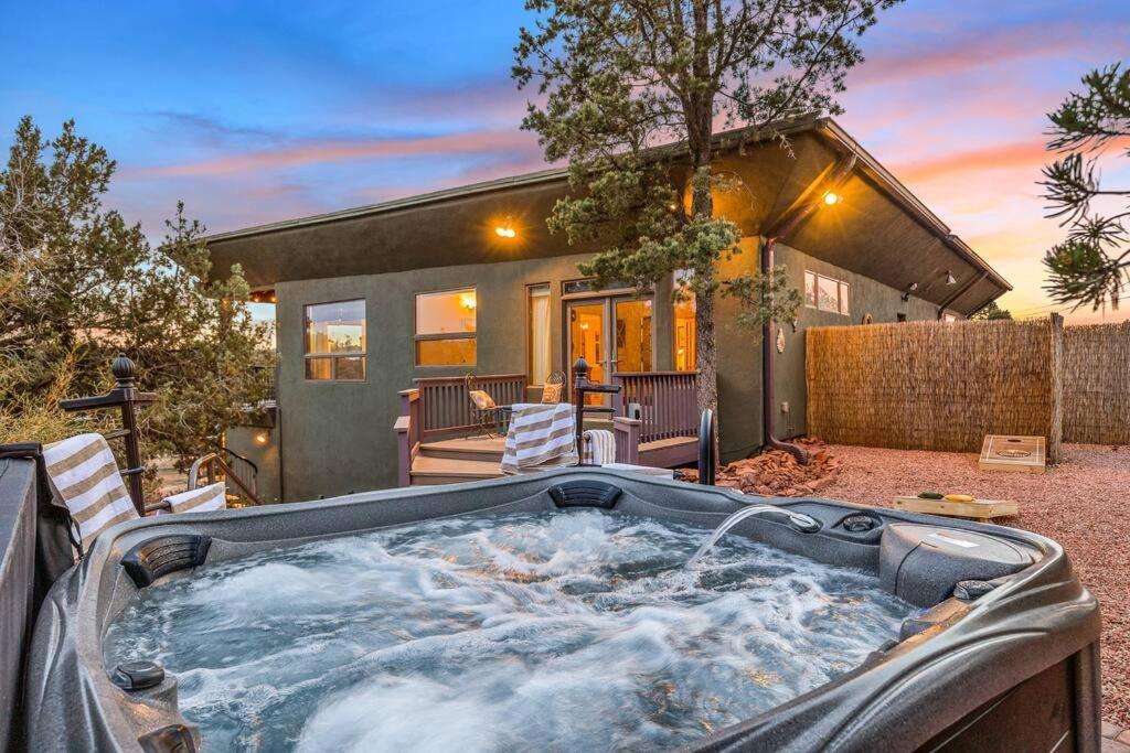 Close To Fresh Creek! Sleeps 12 ~ Amazing Views W/Serene Open Space ~ Hot Tub + Game Room ~ Trails Outside Седона Екстер'єр фото